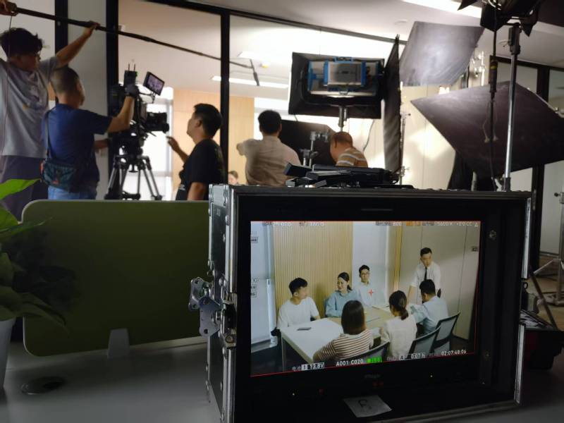 鹤峰县TVC拍摄公司：科技产品视觉化大师，诠释未来感与功能美学